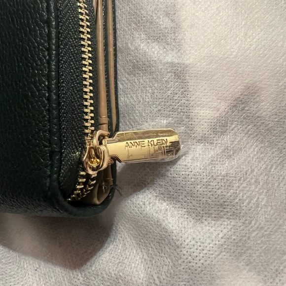 Green Wallet with Gold Accent - Picture 5 of 6